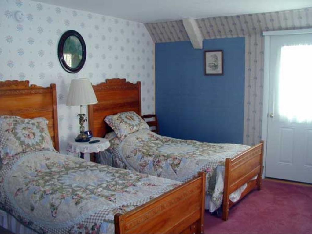 Silas Griffith Inn Danby Room photo