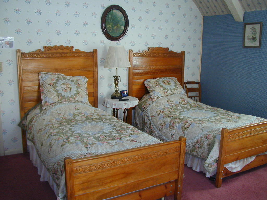 Silas Griffith Inn Danby Room photo