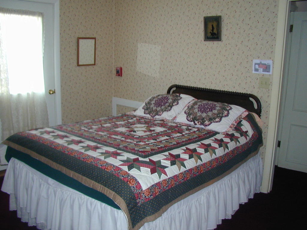 Silas Griffith Inn Danby Room photo